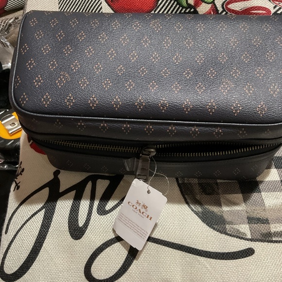 NWT $175 COACH TRAVEL POUCH
IN DIAMOND FOULARD (F93580) - Picture 4 of 12